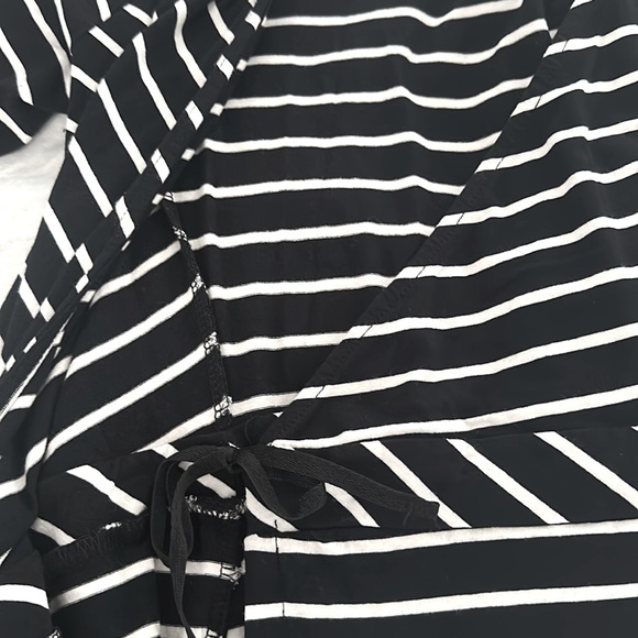 H&M Elbow Sleeve Black/White Striped Wrap Dress, Size 10 - Picture 8 of 10